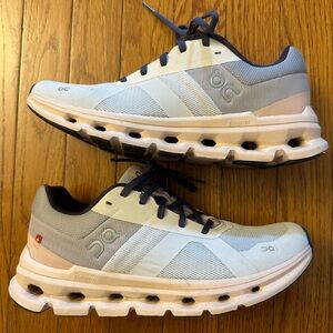 On cloud Cloudrunner Size 8 Women’s